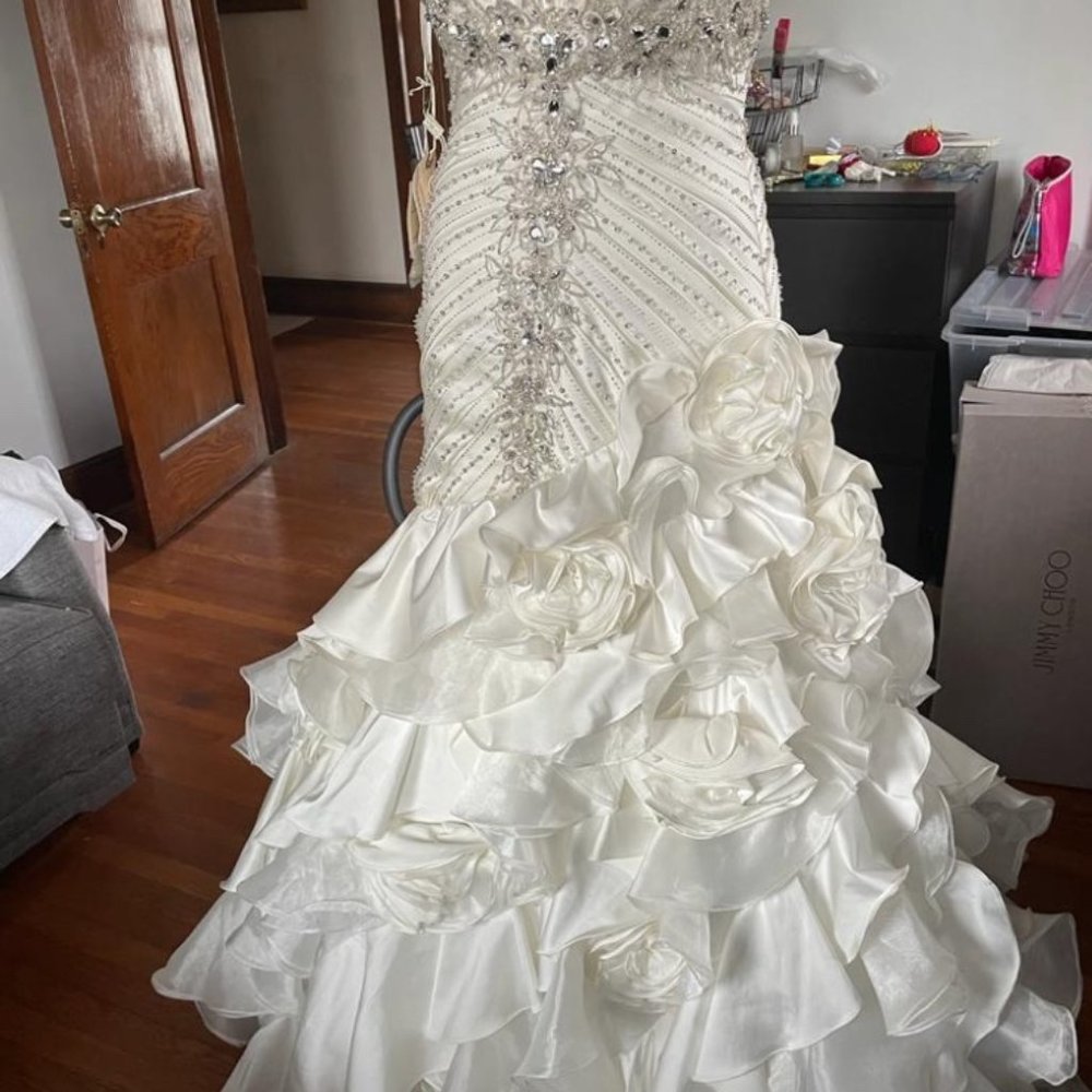 A brand new wedding gown by YSA MAKINO in size 8-10 made of silk.